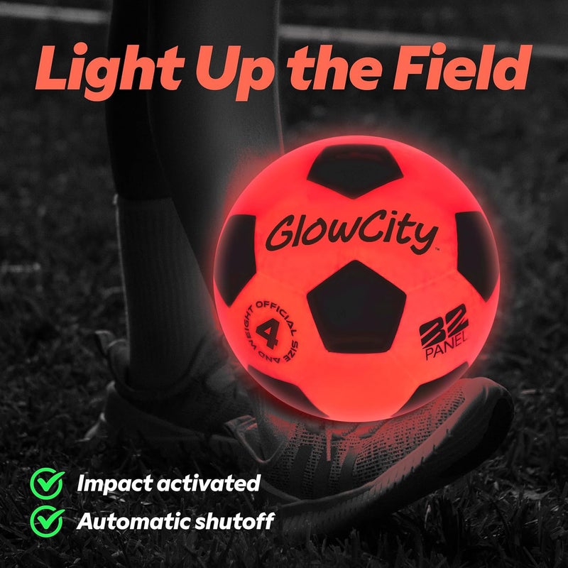 GlowCity كرة القدم المتوهجة من جلو سيتي، كرة تتلألأ في الظلام، حجم 4 كرة قدم LED المتوهجة، تعمل عند التأثير، متينة للعب في الهواء الطلق، هدية رائعة لأعياد الميلاد للأولاد والبنات والمراهقين من عمر 8-12+ - Image 2